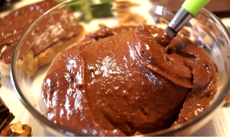 Шоколадная паста для любимого завтрака: простой и быстрый рецепт