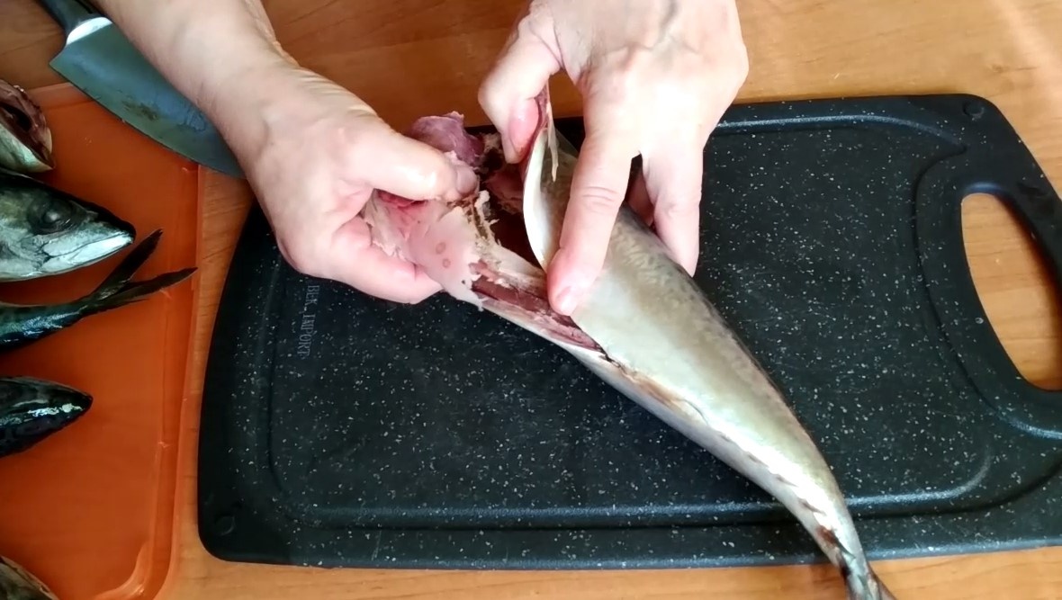 Острый аромат холодного копчения скумбрии