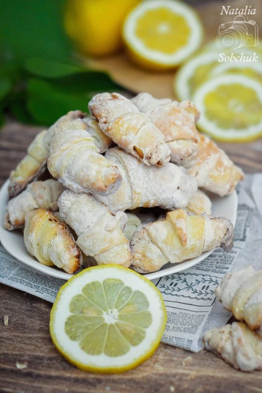 Нежные рогалики с лимонной меренгой: вкусный десерт за минуту