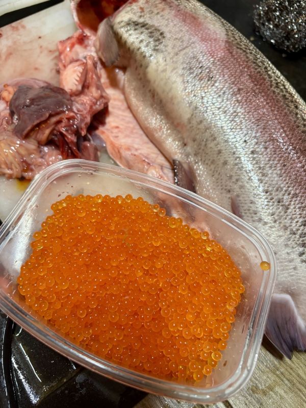 Как правильно засолить икру форели: шаг за шагом к идеальному вкусу
