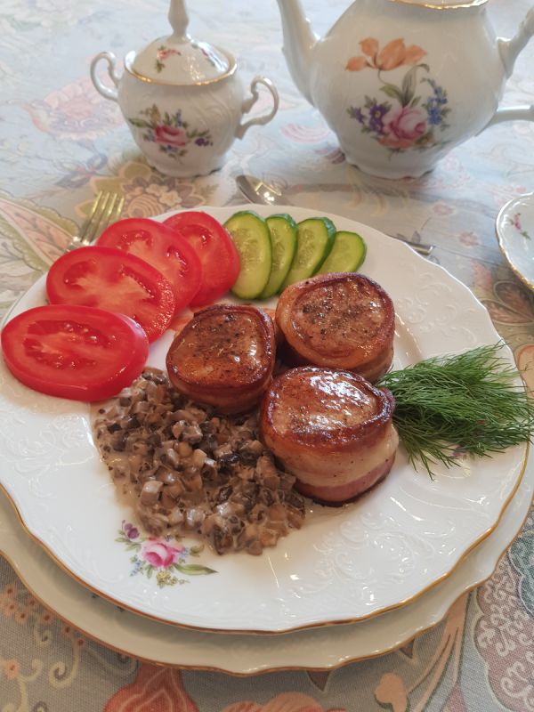 Свиные медальоны в оковах