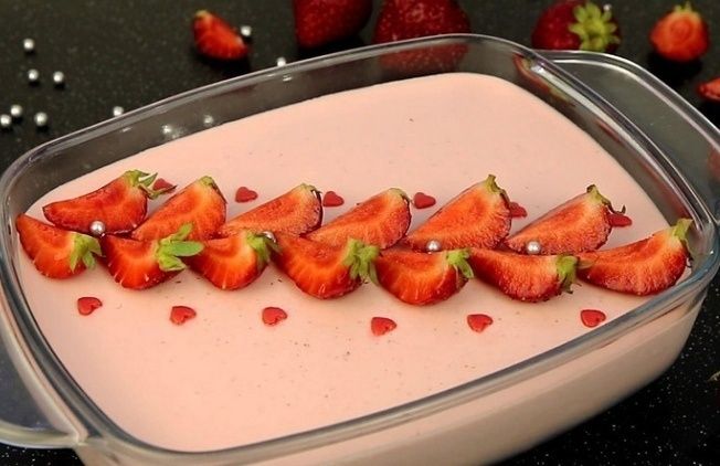 Как приготовить удивительное клубничное суфле на сметане