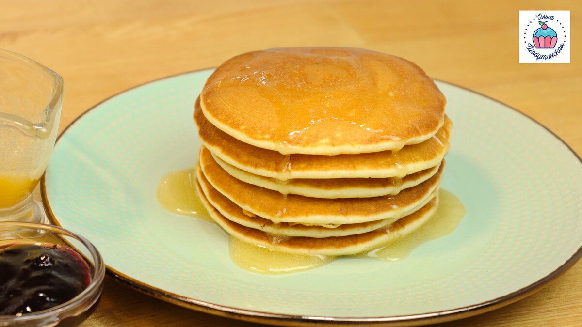 Простой и быстрый рецепт пышных панкейков для любого завтрака