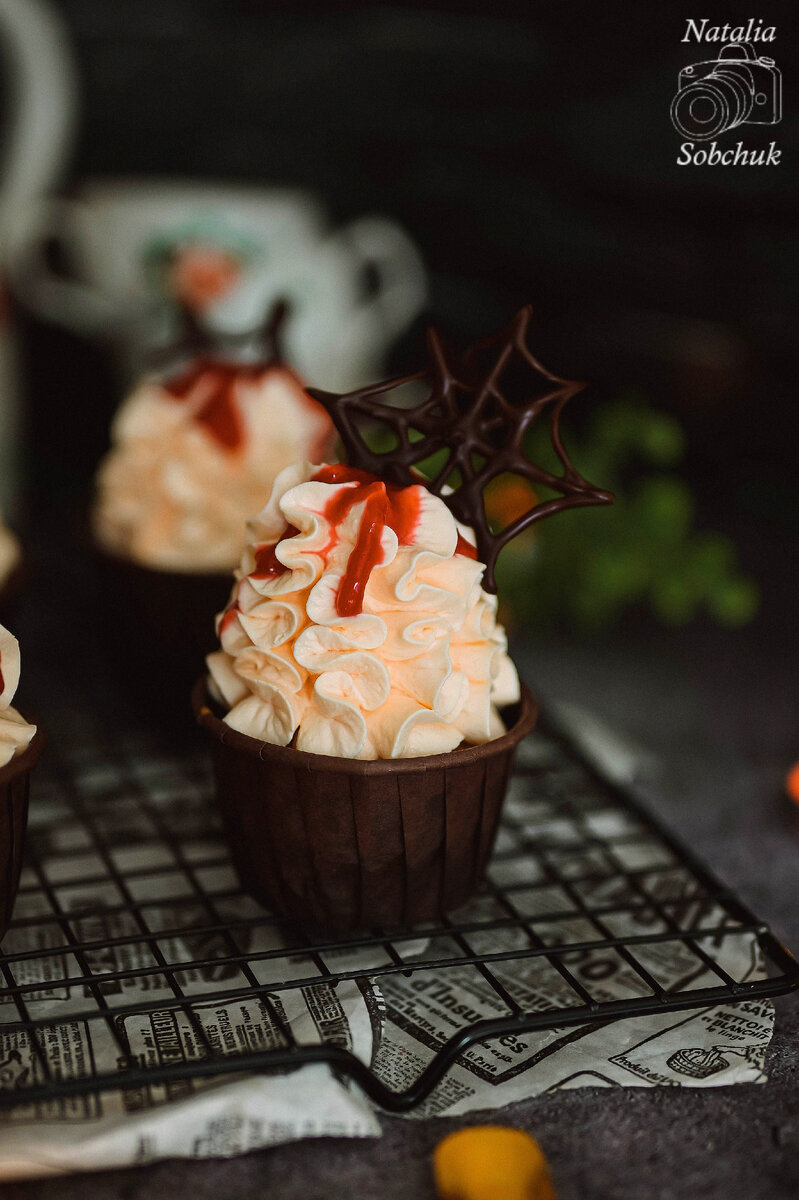 Невероятные тыквенные капкейки с орехами и карамелью для Хэллоуина