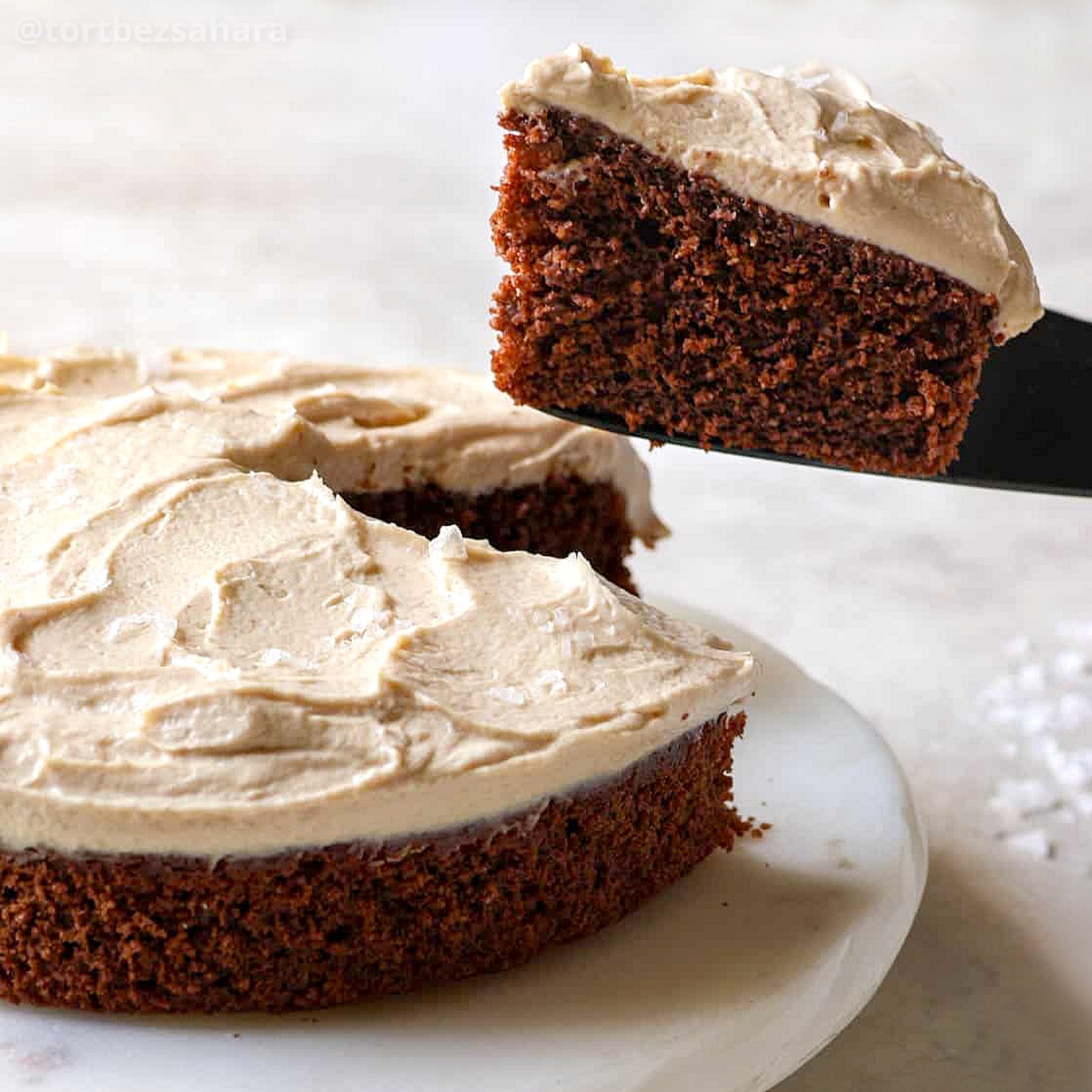 Шоколадный пирог с арахисовым кремом: полезное лакомство