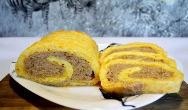 Необычный мясной рулет с ананасами для любого стола