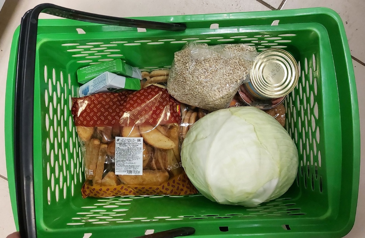 Чем интересуются пенсионеры: взгляд на покупки в "Заботливых ценах" и Светофоре