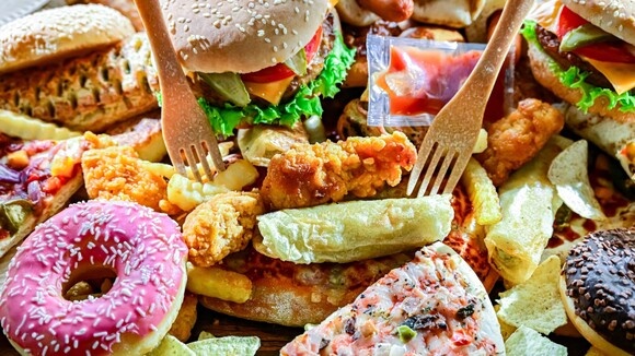 Как питание влияет на состояние кожи: продукты, от которых появляются прыщи