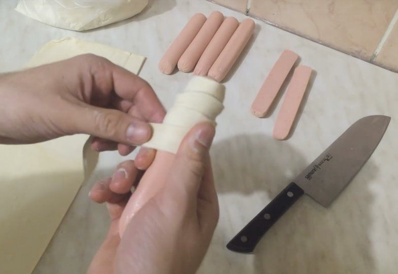 Сосиски в слоёном тесте: быстро и вкусно