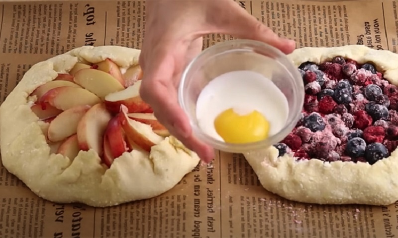 Летние открытые пироги на творожном тесте: простота и вкус в одном блюде