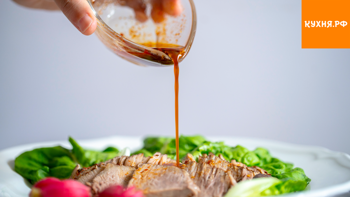 Секреты идеальных салатных заправок: что выбрать для вашего блюда?