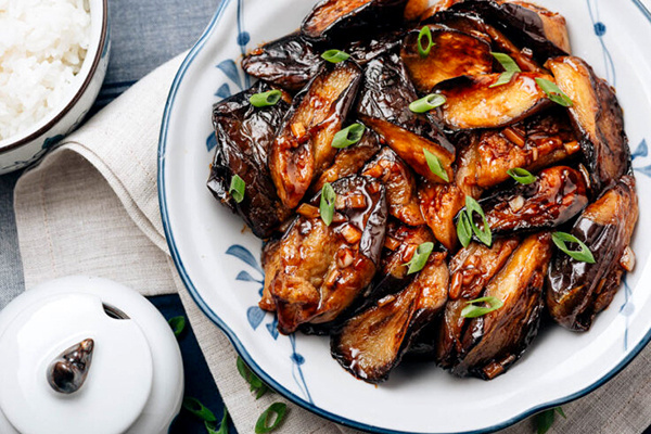 Вкусные баклажаны с чесночным соусом без лишнего жира