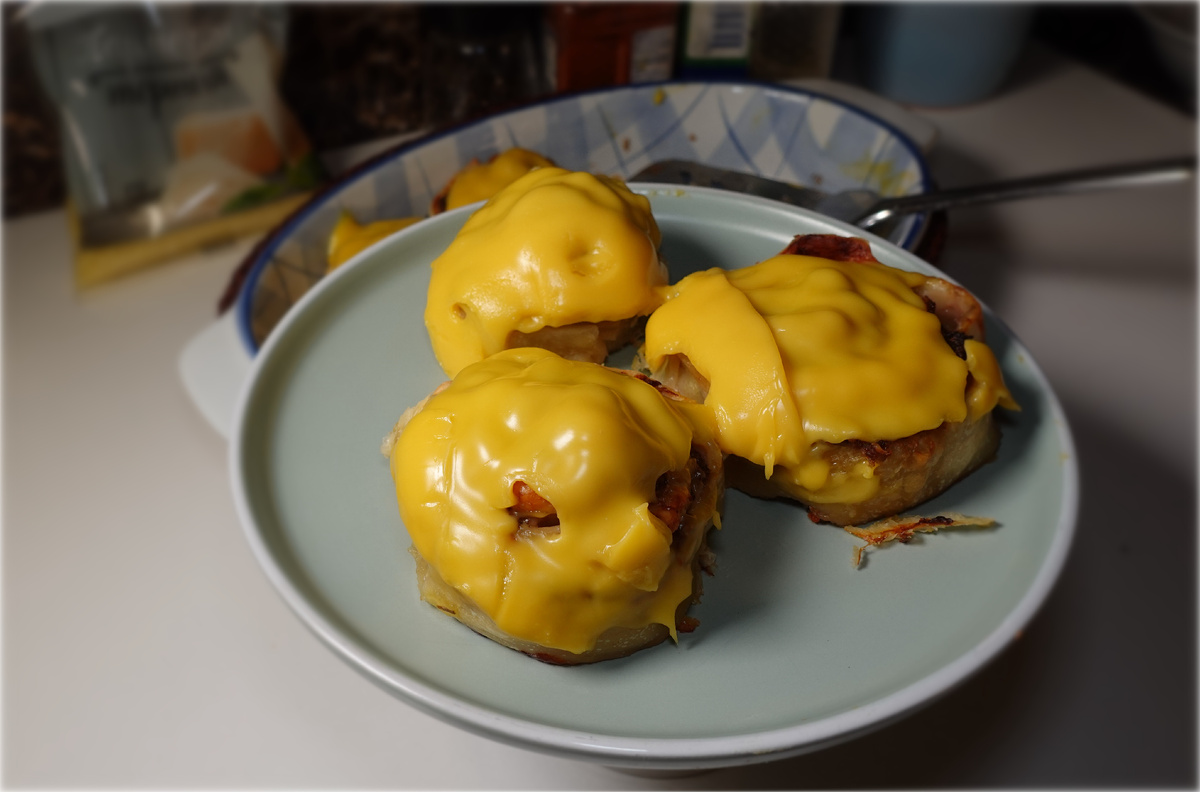 Мясные синабоны: сытный рулет для всей семьи