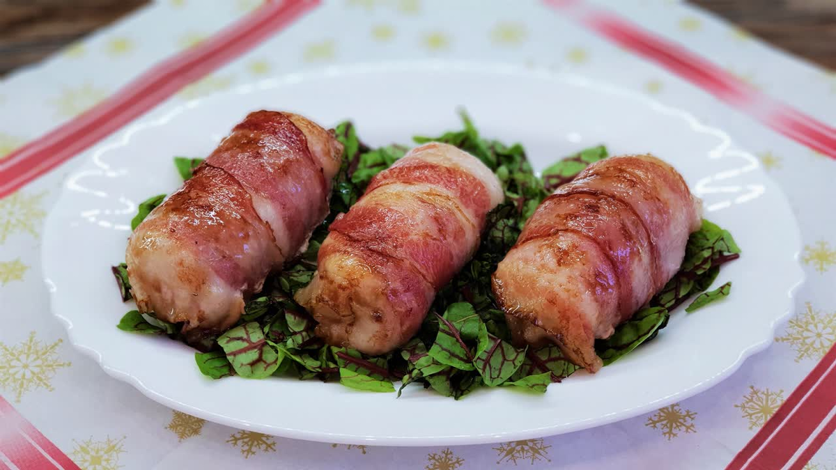 Куриные рулетики с сыром и беконом: быстро, просто и очень вкусно