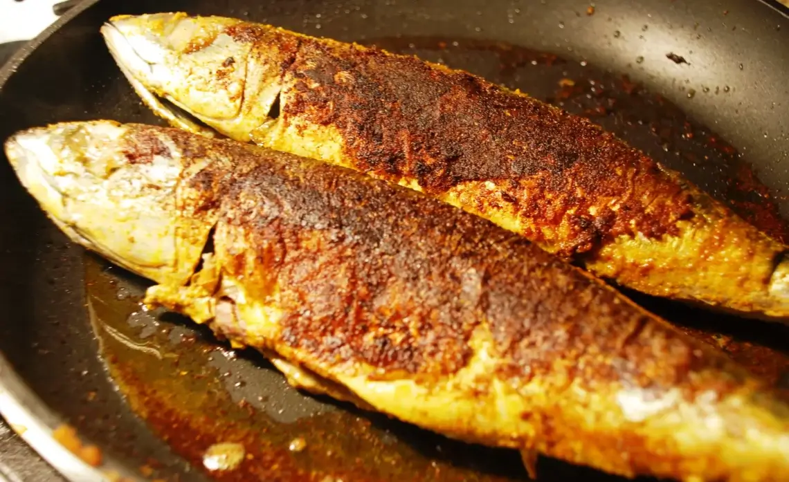 Как быстро и вкусно приготовить жареную макрель с лимоном