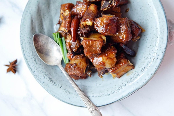 Магия китайской кухни: Красные тушеные свиные рёбрышки без лишнего жира