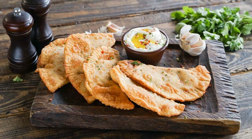 Как приготовить домашние чебуреки, которые перенесут вас в отпуск