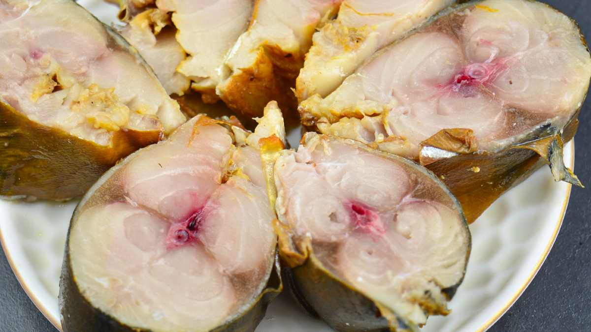 Нежная малосольная скумбрия: идеальное блюдо к празднику