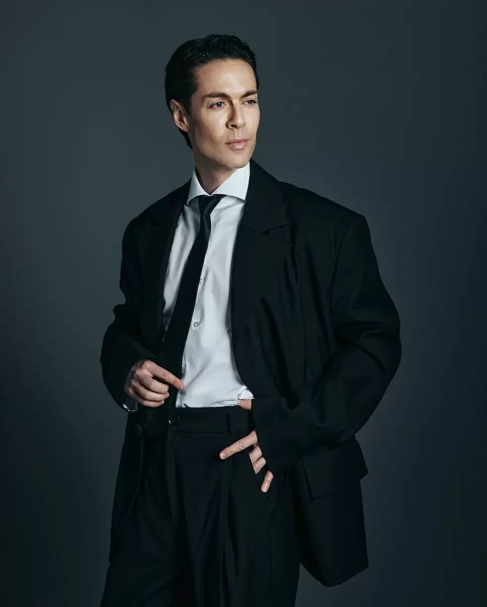 Тёплая атмосфера: Как Марк Тишман оформил свой уютный уголок на Патриках