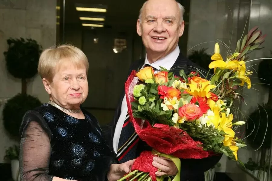 Как Евгений Малышко поддерживает Александру Пахмутову после утраты мужа