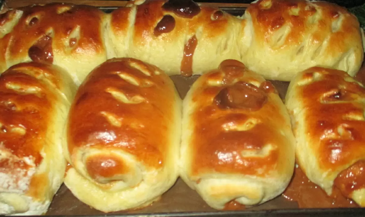 Ностальгия на тарелке: секреты идеальных булочек с вареной сгущенкой