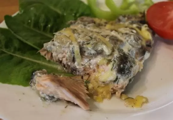 Запеченная горбуша с грибным соусом: простое блюдо для настоящих гурманов