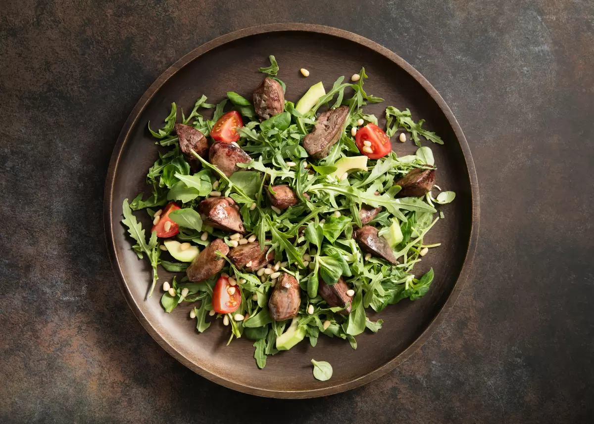 Три удивительных салата с куриной печенью