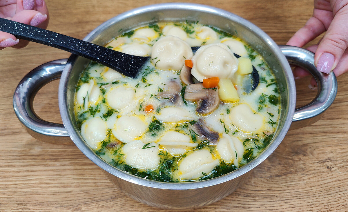 Вкусный грибной суп с пельменями: быстро и просто