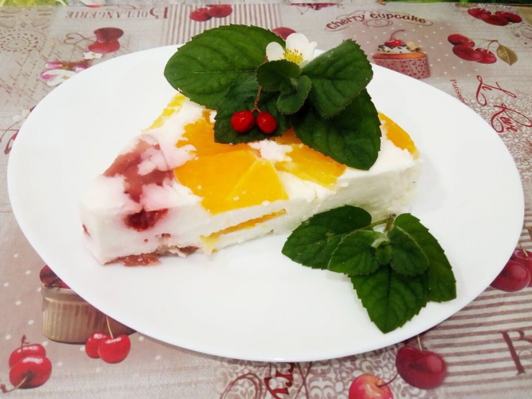 Творожный торт с фруктами: легкость и свежесть в каждом кусочке