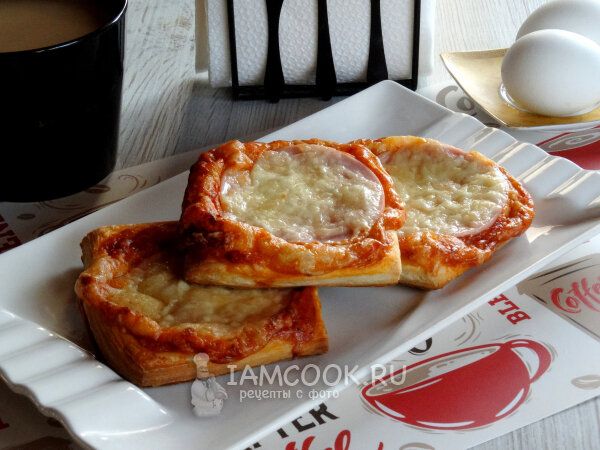 Вкусные горячие бутерброды из слоёного теста: идея для быстрого завтрака и перекуса
