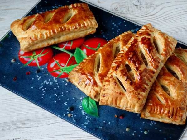 Ароматные слойки с лисичками и луком: неповторимый вкус леса